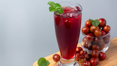 गर्मी के दिनों में जरूर पिएं आलूबुखारा का जूस, शरीर को मिलते हैं कई फायदे 